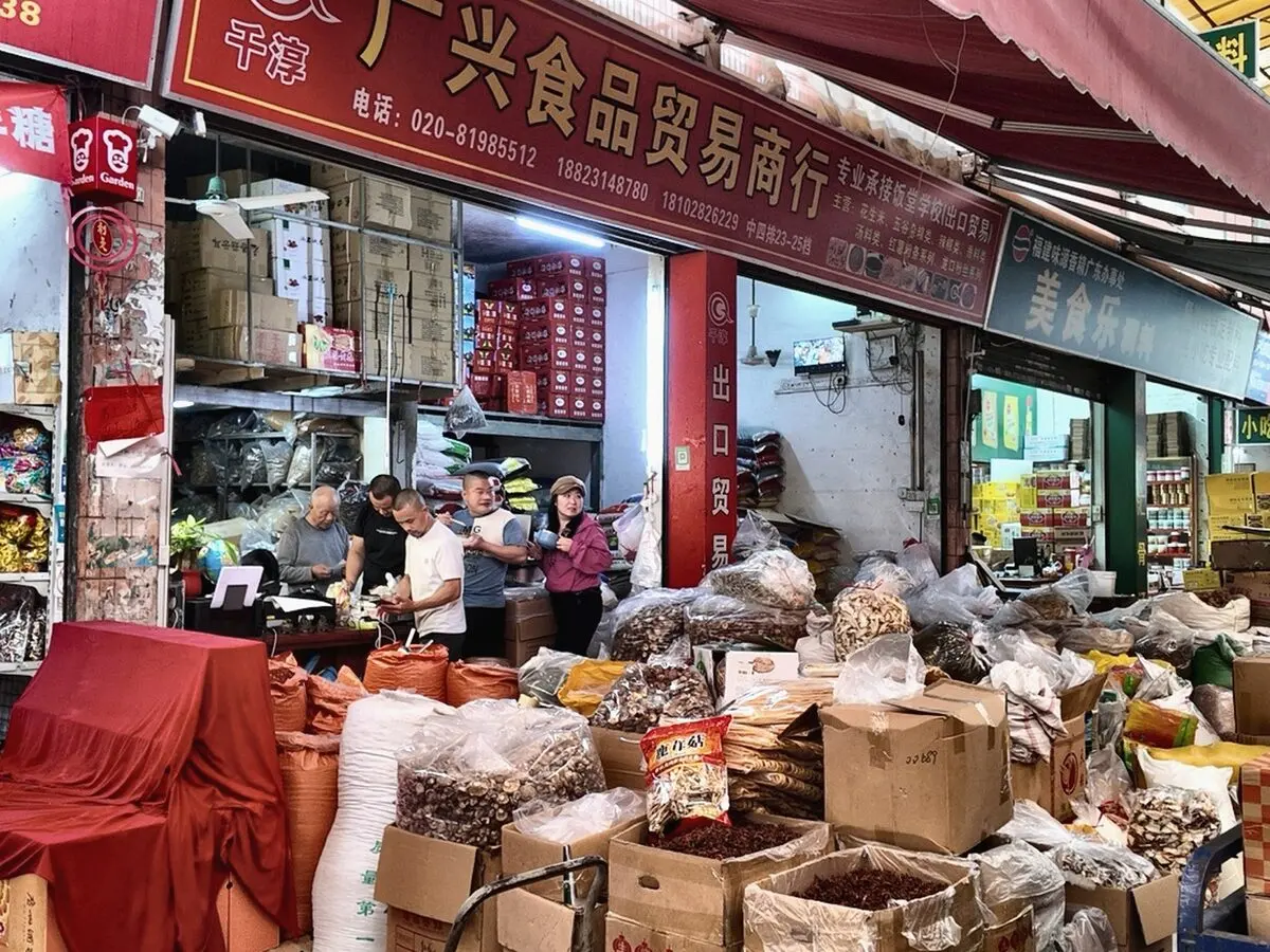 东旺市场商户与食品陈列场景